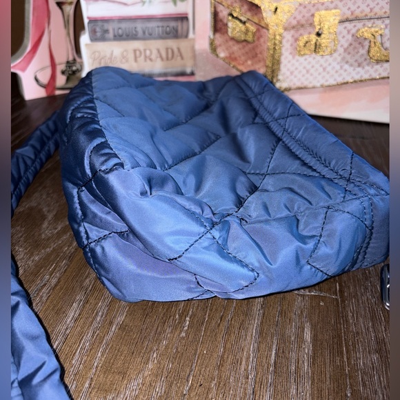 Marc Jacobs Quilted Navy Utility Messenger Bag with Adjustable straps - Picture 7 of 9